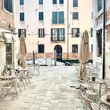 Palazzo Diedo 2 *